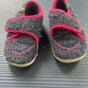 Kamik Kids Slippers with Pink and Gray